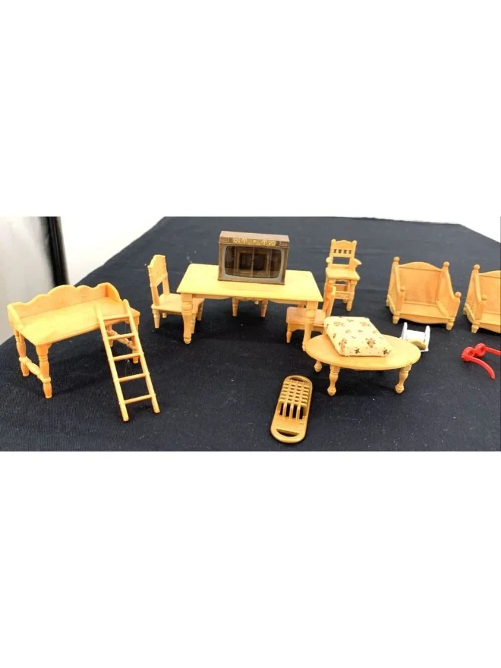 Calico Critters Doll Furniture Kitchen Dining Bath Lot of 31 Toys Plastic
